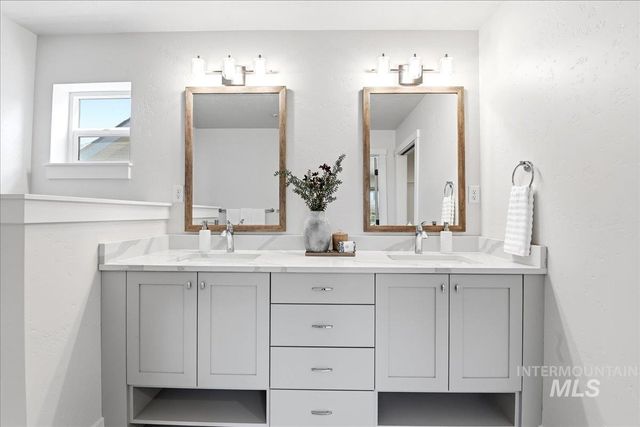 500 E Trackstand Ln, Garden City, ID 83714