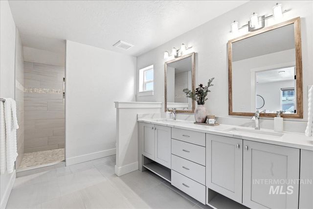500 E Trackstand Ln, Garden City, ID 83714