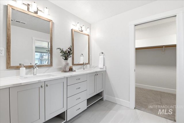 500 E Trackstand Ln, Garden City, ID 83714