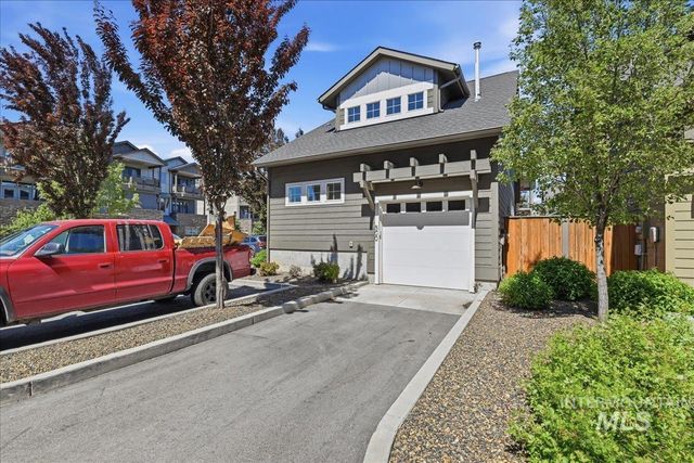 500 E Trackstand Ln, Garden City, ID 83714