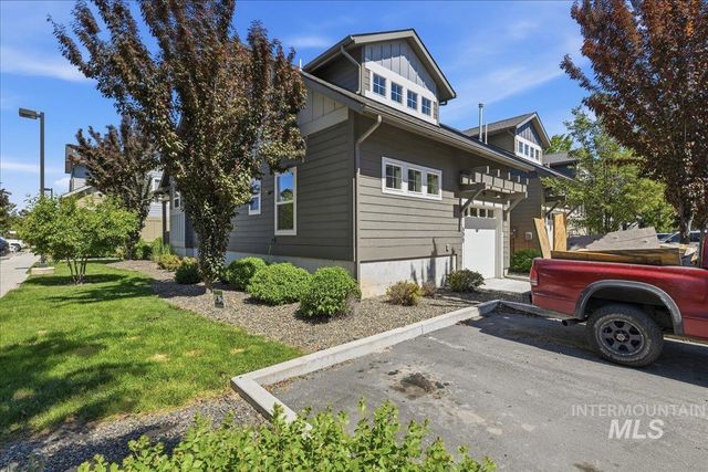 500 E Trackstand Ln, Garden City, ID 83714