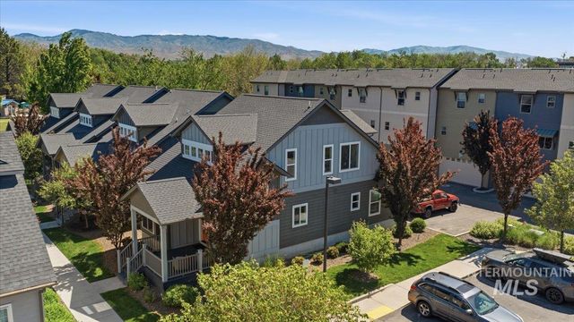 500 E Trackstand Ln, Garden City, ID 83714