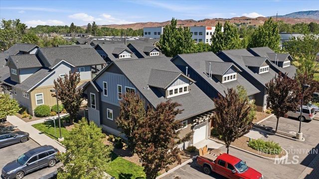 500 E Trackstand Ln, Garden City, ID 83714