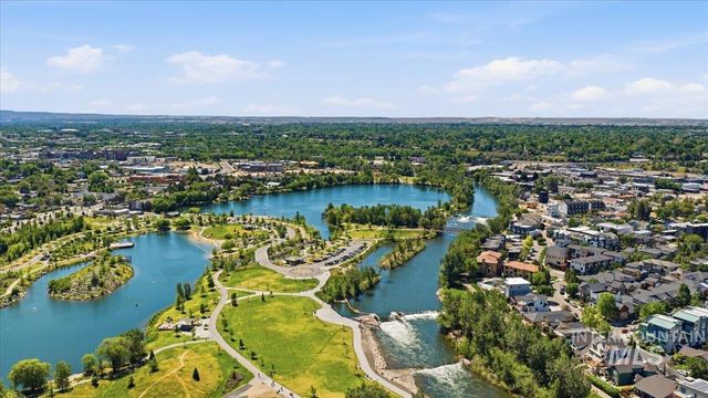 500 E Trackstand Ln, Garden City, ID 83714