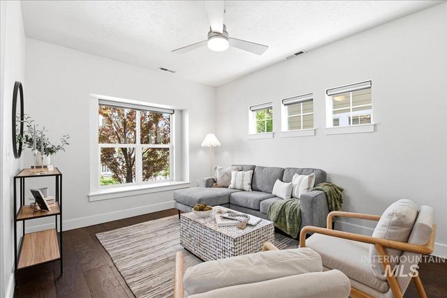 500 E Trackstand Ln, Garden City, ID 83714