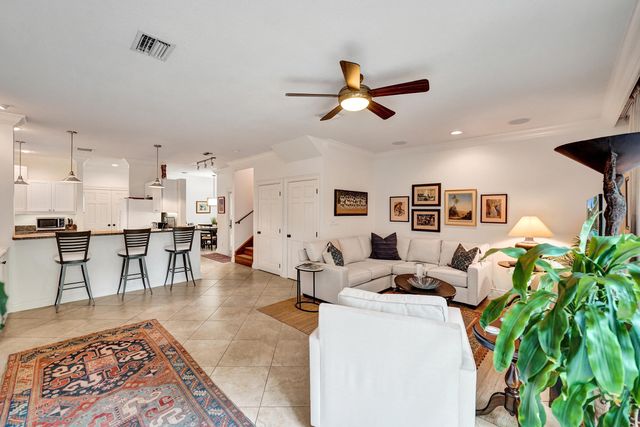 620 NE 9th Avenue 6, Fort Lauderdale, FL 33304