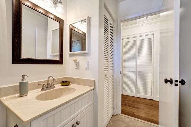 620 NE 9th Avenue 6, Fort Lauderdale, FL 33304