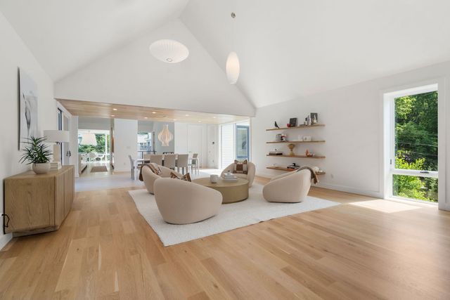 21 White Oak Road, Newton, MA 02468