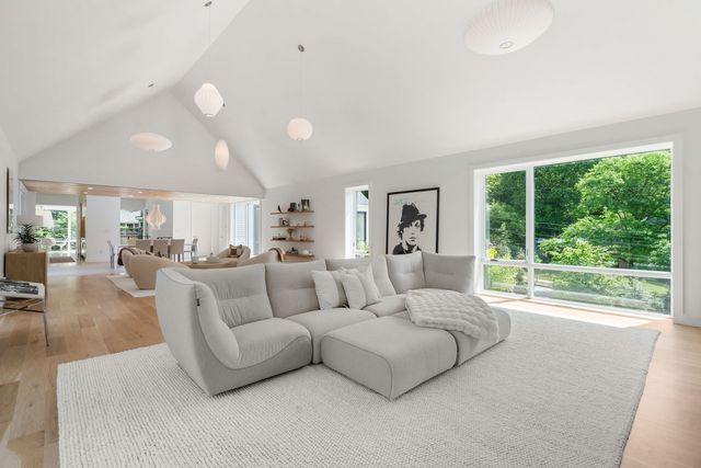 21 White Oak Road, Newton, MA 02468