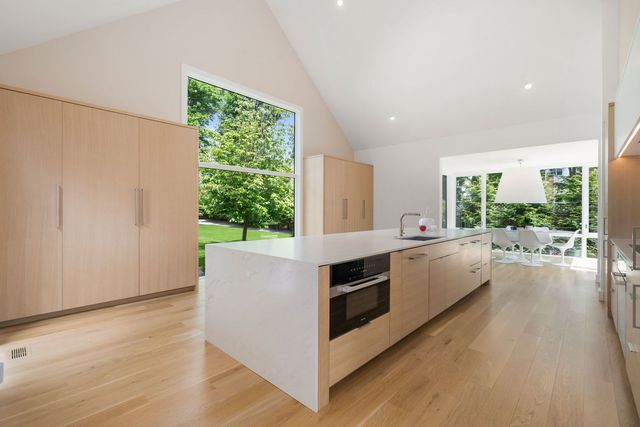 21 White Oak Road, Newton, MA 02468
