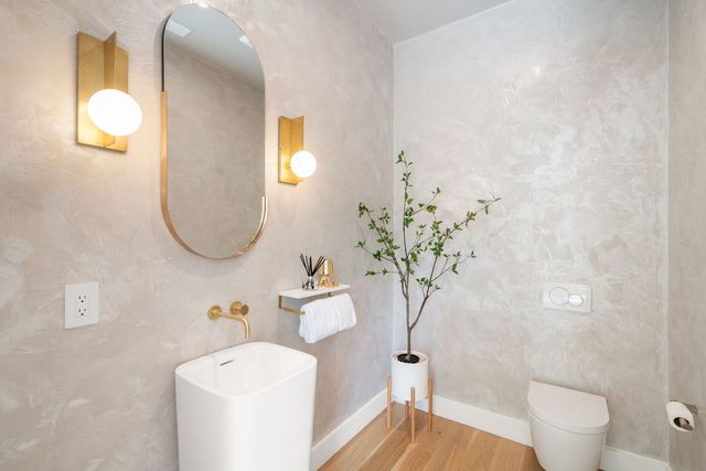 21 White Oak Road, Newton, MA 02468