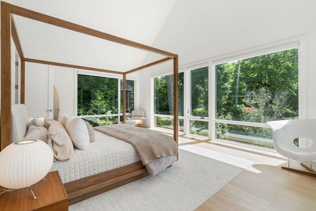 21 White Oak Road, Newton, MA 02468