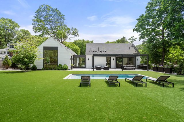 21 White Oak Road, Newton, MA 02468