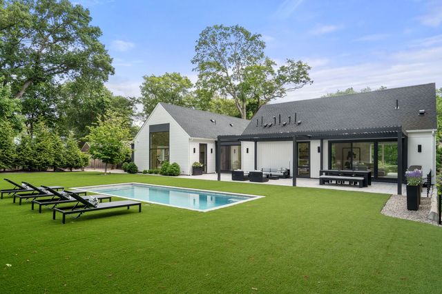 21 White Oak Road, Newton, MA 02468