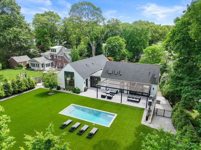 21 White Oak Road, Newton, MA 02468
