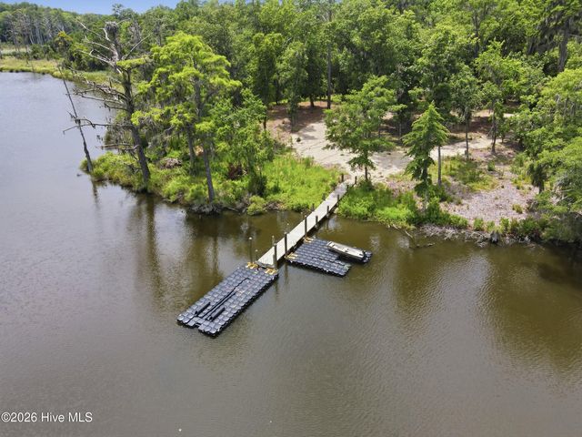 4725 Creeks Junction Road, Blounts Creek, NC 27814