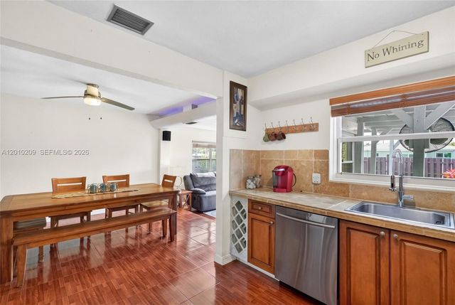 234 SE 3rd Ter, Dania Beach, FL 33004