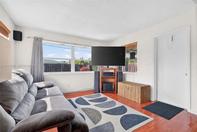 234 SE 3rd Ter, Dania Beach, FL 33004