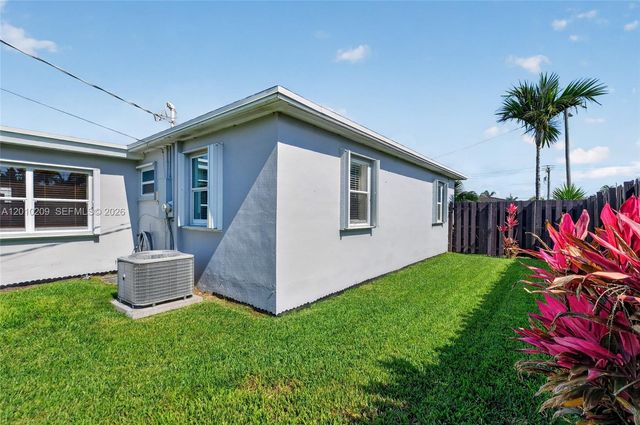 234 SE 3rd Ter, Dania Beach, FL 33004