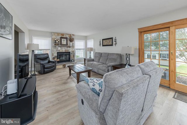 2 WALTON DR, Sewell, NJ 08080