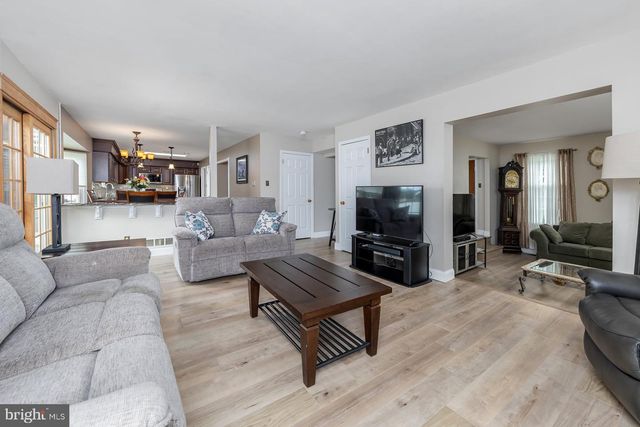 2 WALTON DR, Sewell, NJ 08080