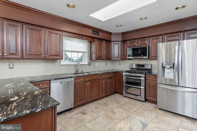 2 WALTON DR, Sewell, NJ 08080