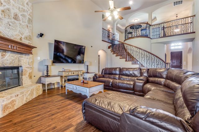 1512 Ruffian Road, Desoto, TX 75115