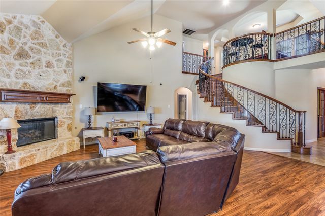 1512 Ruffian Road, Desoto, TX 75115