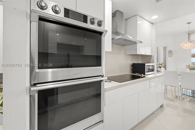 21050 Point Pl 802, Aventura, FL 33180