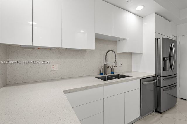 21050 Point Pl 802, Aventura, FL 33180