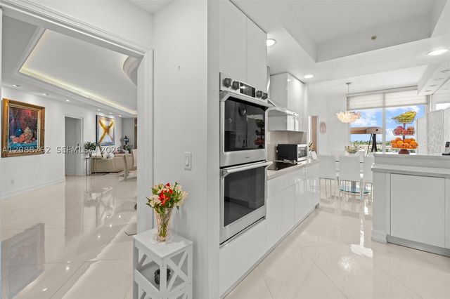 21050 Point Pl 802, Aventura, FL 33180