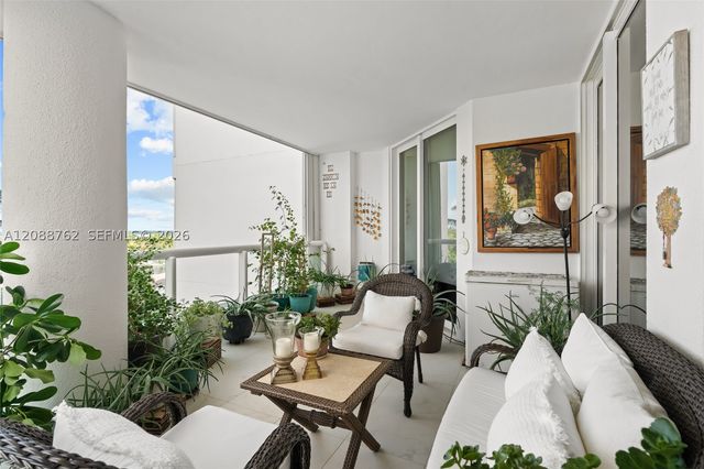 21050 Point Pl 802, Aventura, FL 33180