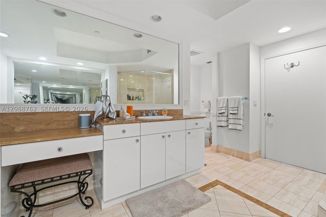 21050 Point Pl 802, Aventura, FL 33180