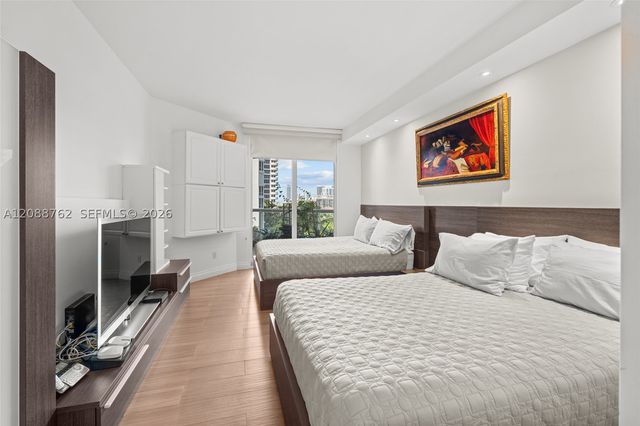 21050 Point Pl 802, Aventura, FL 33180
