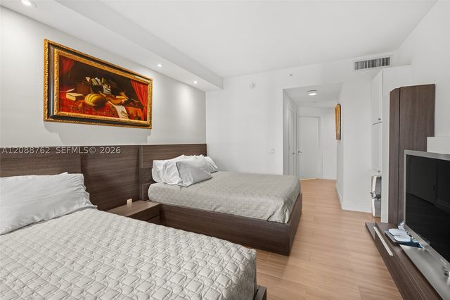 21050 Point Pl 802, Aventura, FL 33180