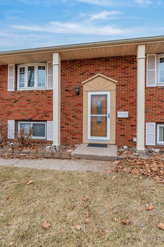 4905 50th Street, Moline, IL 61265