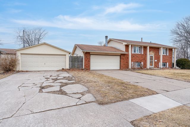 4905 50th Street, Moline, IL 61265