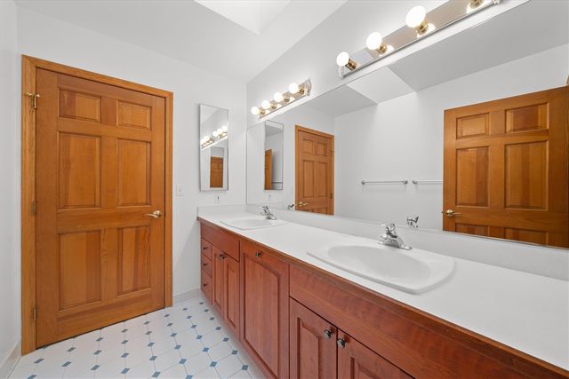 445 Huntington Drive, Ann Arbor, MI 48104