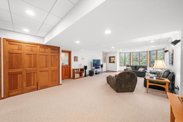 445 Huntington Drive, Ann Arbor, MI 48104