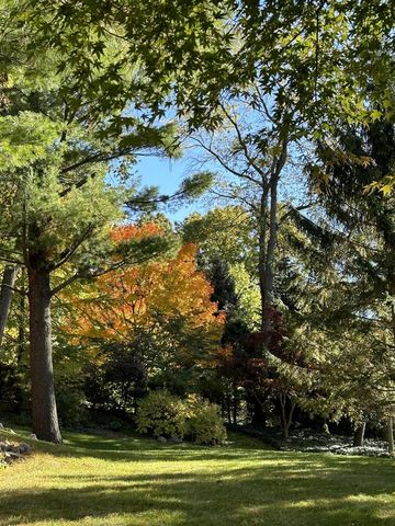 445 Huntington Drive, Ann Arbor, MI 48104