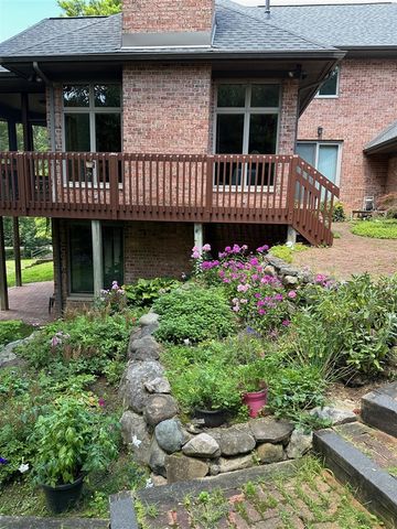 445 Huntington Drive, Ann Arbor, MI 48104