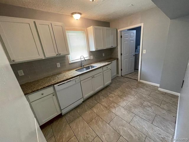 11775 Inkster Road, Livonia, MI 48150