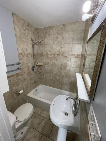 11775 Inkster Road, Livonia, MI 48150