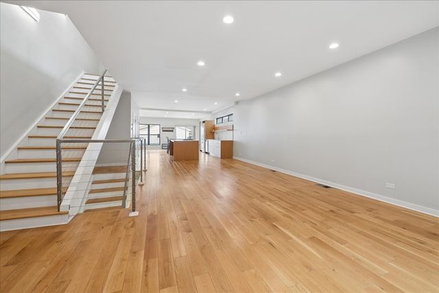 2915 N Rockwell Street, Chicago, IL 60618