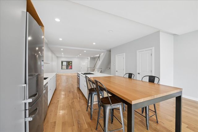 2915 N Rockwell Street, Chicago, IL 60618