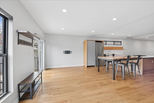 2915 N Rockwell Street, Chicago, IL 60618
