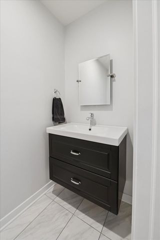 2915 N Rockwell Street, Chicago, IL 60618