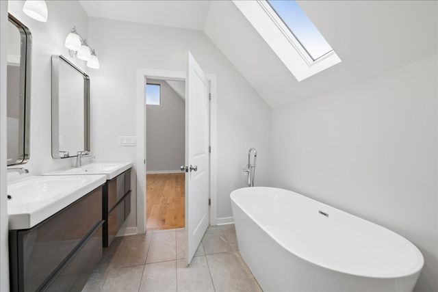 2915 N Rockwell Street, Chicago, IL 60618