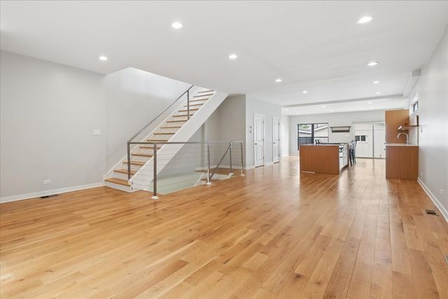 2915 N Rockwell Street, Chicago, IL 60618
