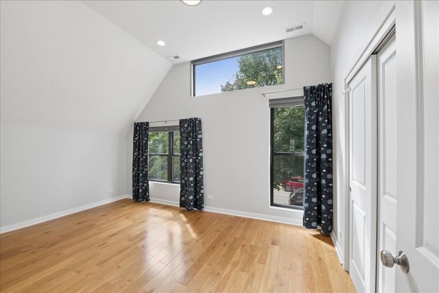 2915 N Rockwell Street, Chicago, IL 60618